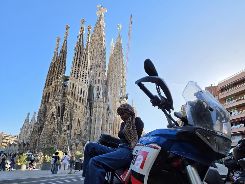 Passenger on an Aprilia in front of the Sagrada Familia